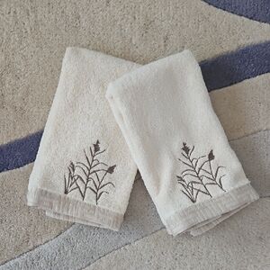 NWOT Cream Embroidered Hand Towels (2)
